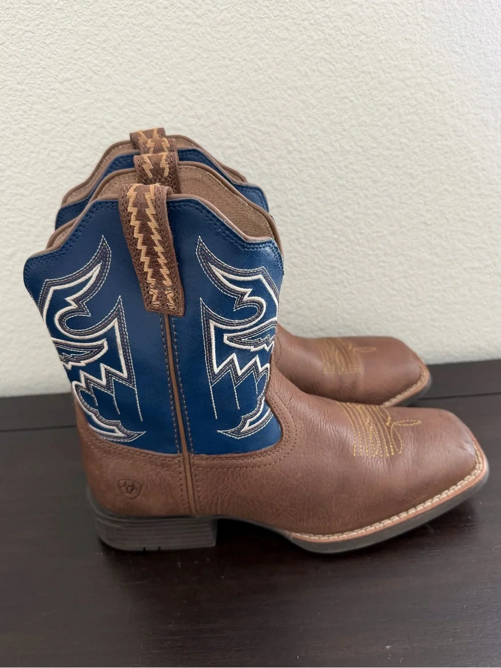 Ariat Kids Sorting Pen Leather Cowboy Boots with Blue Embroidered Shaft Size 3